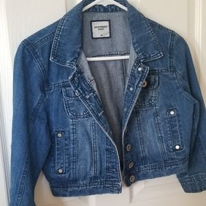 Denim 3/4 cropped jacket.